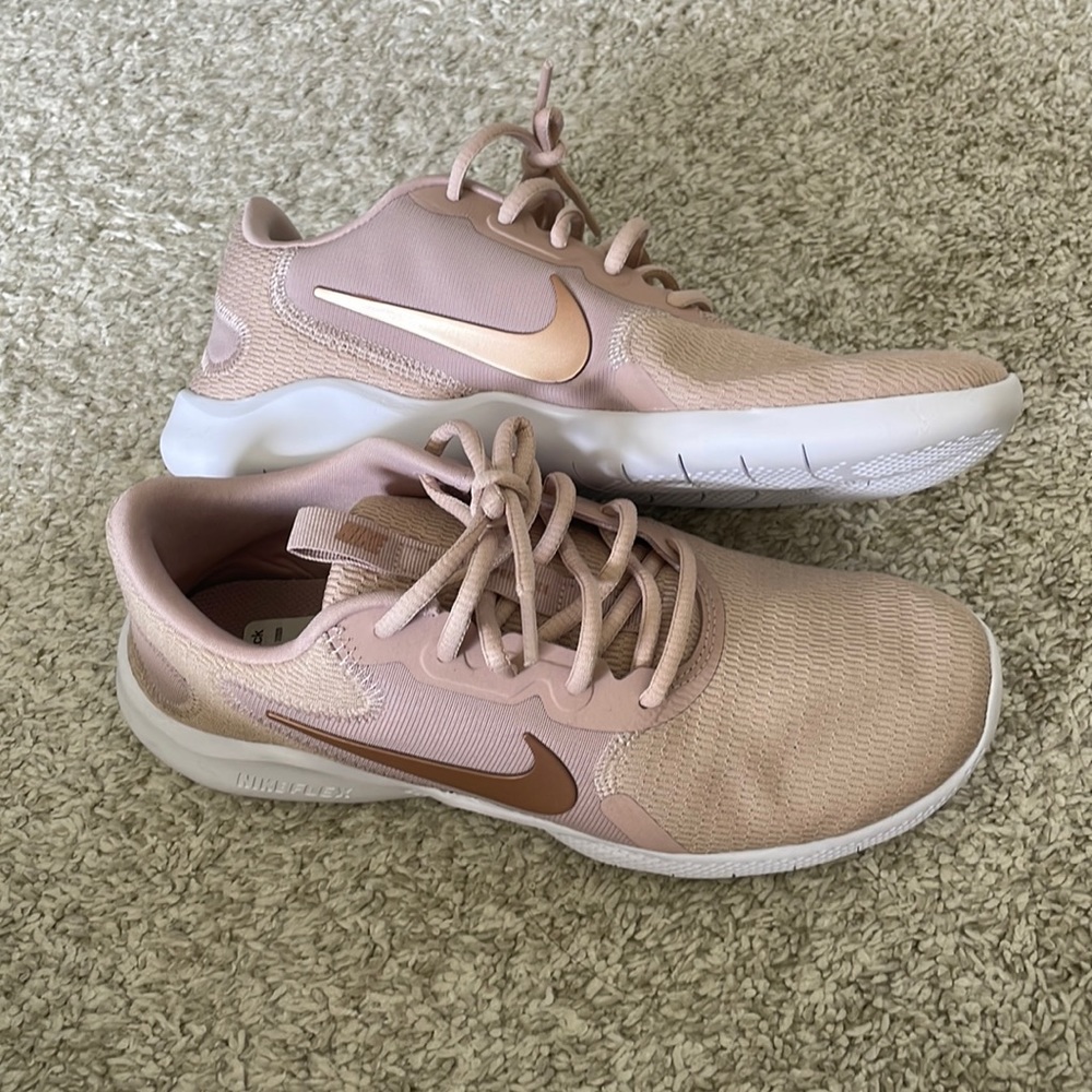 New rose gold Nikes 7.5
